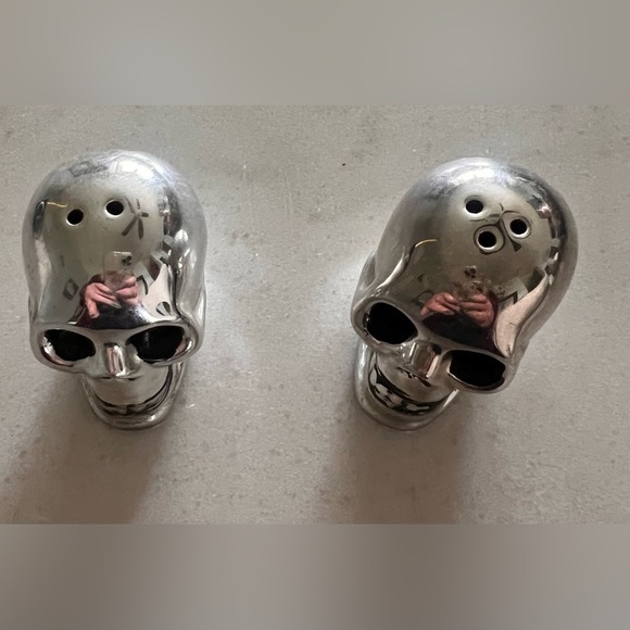 Silver Skull Salt and Pepper Shakers - Picture 2 of 5